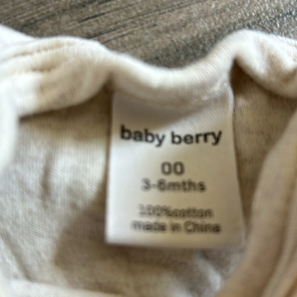 Baby berry neutral tops - Picture 4 of 5